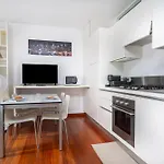 Guesthost - Corner Apartament