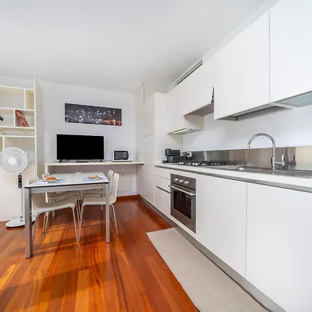 Guesthost - Corner Apartment