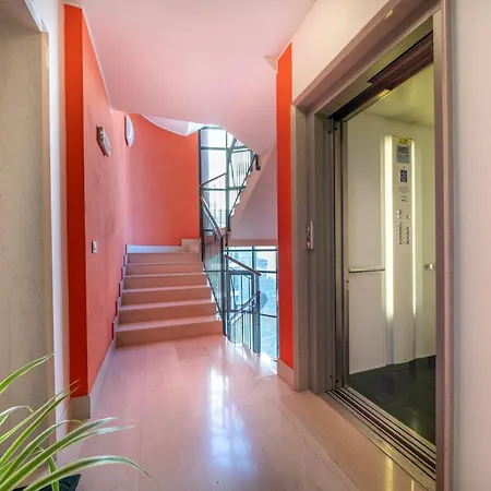 Guesthost - Corner Apartment Udine