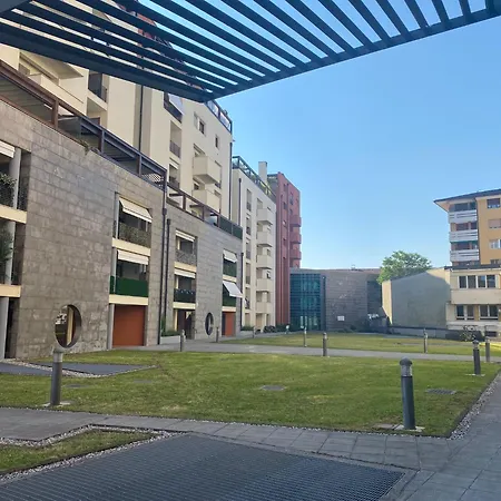 Guesthost - Corner Apartment *