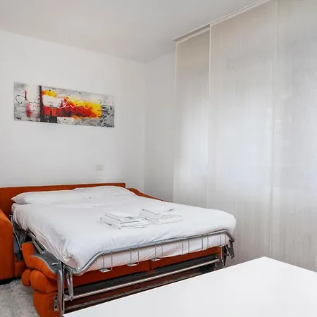 Guesthost - Corner Apartament *