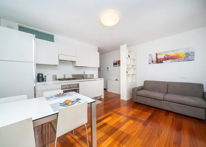 Guesthost - Corner * Udine