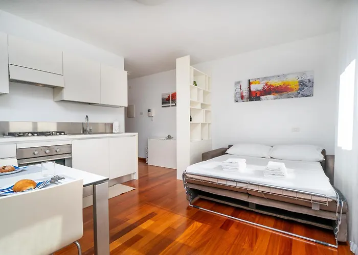 Guesthost - Corner Apartment *