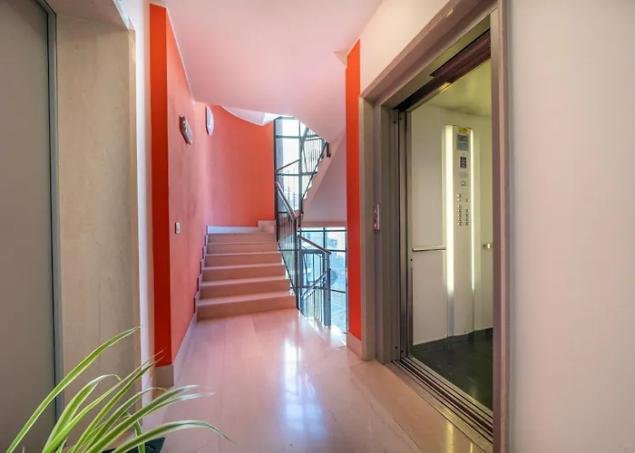 Guesthost - Corner Apartment Udine